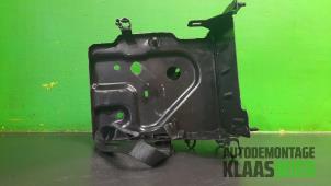 Begagnade Batterilåda Fiat Panda/Pandina (312) 0.9 TwinAir 65 Pris € 30,00 Marginaltabell erbjuds av Autodemontage Klaas Boer