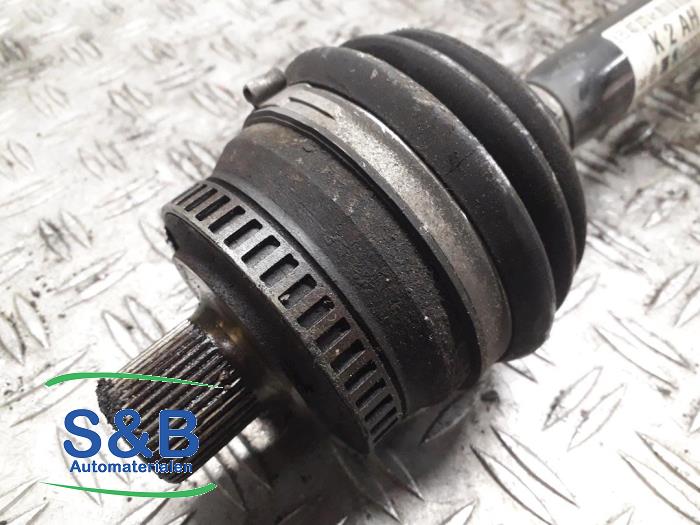 Drivaxel, höger fram från en Audi A4 (B6) 2.0 20V 2002