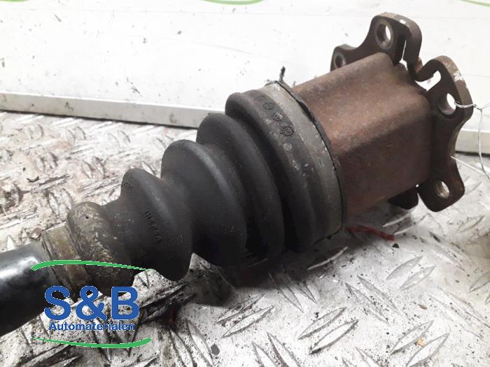 Drivaxel, höger fram från en Audi A4 (B6) 2.0 20V 2002