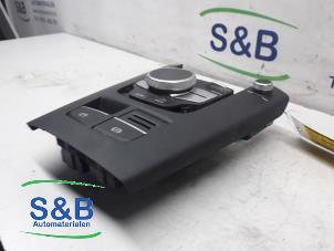 Używane Panel obslugi radia Audi A3 Cena € 200,00 Procedura marży oferowane przez Schaap & Bron