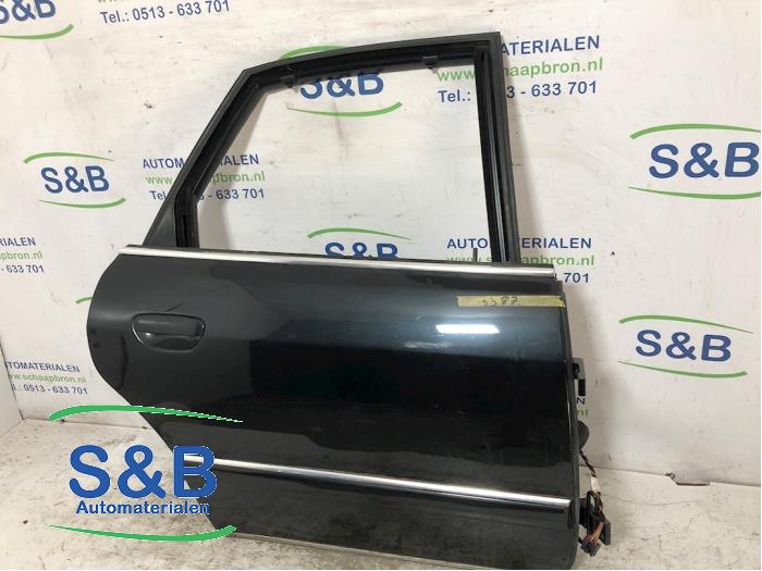 Drzwi prawe tylne wersja 4-drzwiowa z Audi A8 (D2) 3.3 TDI 32V Quattro 2001