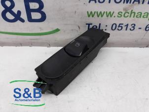 Gebruikte Raam schakelaar elektrisch Volkswagen Crafter 2.5 TDI 30/32/35 Prijs € 10,00 Margeregeling aangeboden door Schaap & Bron