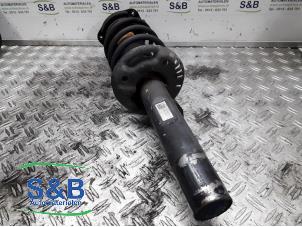 Używane Amortyzator wstrzasów prawy przód Volkswagen Passat Variant (365) 1.6 TDI 16V Bluemotion Cena € 45,00 Procedura marży oferowane przez Schaap & Bron