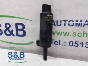 Gebruikte Koplampsproeier pomp Volkswagen Passat Variant (365) 1.6 TDI 16V Bluemotion Prijs € 25,00 Margeregeling aangeboden door Schaap & Bron