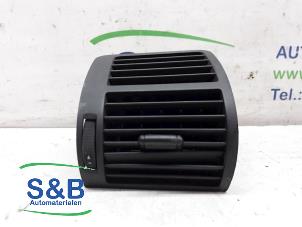 Begagnade Luftmunstycke, instrumentbräda Audi A2 (8Z0) 1.4 TDI Pris € 35,00 Marginaltabell erbjuds av Schaap & Bron