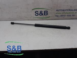 Gebruikte Amortisseur links-achter Audi Q3 (8UB/8UG) Prijs € 15,00 Margeregeling aangeboden door Schaap & Bron