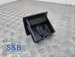 Begagnade Askkopp, bak Volkswagen Golf III (1H1) 1.6 CL Pris € 20,00 Marginaltabell erbjuds av Schaap & Bron