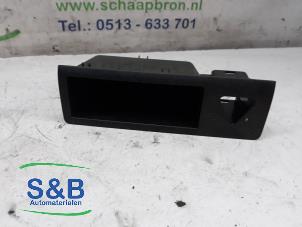 Gebruikte Opbergvak Volkswagen Multivan T5 (7E/7HC/7HF/7HM) 1.9 TDi Prijs € 15,00 Margeregeling aangeboden door Schaap & Bron