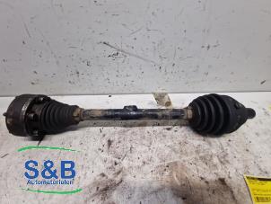 Używane Os napedowa lewy przód Volkswagen Golf V (1K1) 1.6 FSI 16V Cena € 50,00 Procedura marży oferowane przez Schaap & Bron