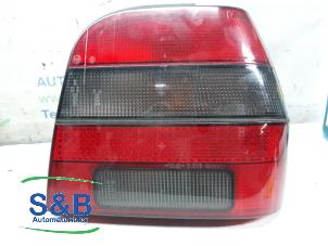 Begagnade Baklykta, höger Volkswagen Polo II Coupé (86) Pris € 30,00 Marginaltabell erbjuds av Schaap & Bron