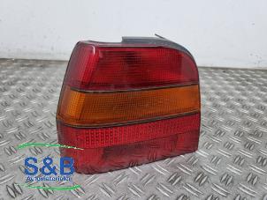 Begagnade Baklykta, vänster Volkswagen Polo II Coupé (86) 1.0 Pris € 19,99 Marginaltabell erbjuds av Schaap & Bron