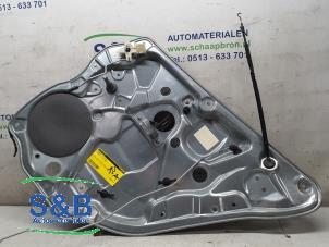 Begagnade Fönstermekanism för bakre dörr, 4-dörrars, höger Diversen Diversen Pris € 35,00 Marginaltabell erbjuds av Schaap & Bron