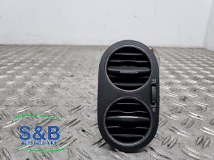 Begagnade Luftmunstycke, instrumentbräda Volkswagen Golf Plus (5M1/1KP) 1.6 FSI 16V Pris € 20,00 Marginaltabell erbjuds av Schaap & Bron