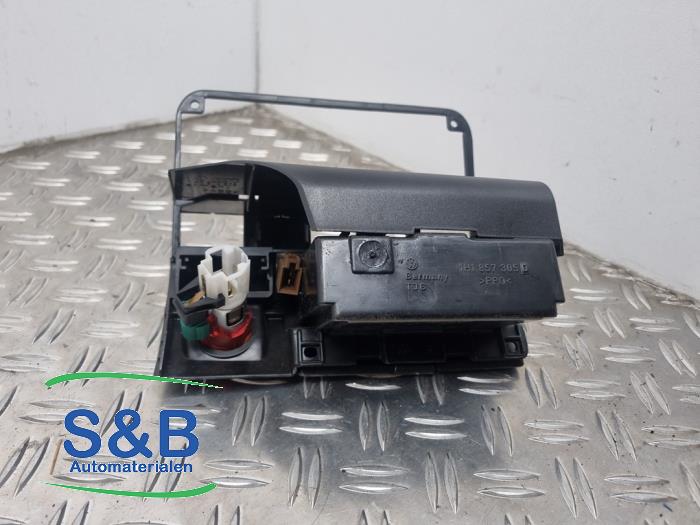 Diverse från en Volkswagen Golf III Cabrio Restyling (1E7) 1.6 1999