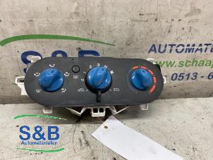 Gebruikte Kachel Bedieningspaneel Renault Twingo II (CN) 1.2 16V Prijs € 35,00 Margeregeling aangeboden door Schaap & Bron