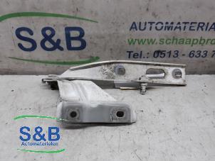 Begagnade Gångjärn, motorhuv Audi Q5 (8RB) 2.0 TFSI 16V Quattro Pris € 25,00 Marginaltabell erbjuds av Schaap & Bron