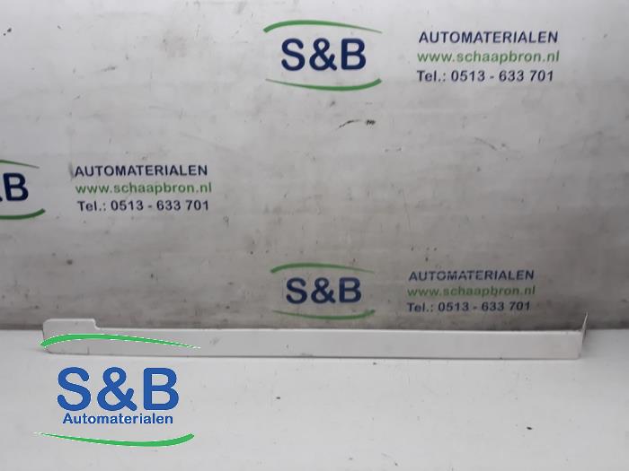 Skydd, diverse från en Volkswagen Caddy III (2KA,2KH,2CA,2CH) 1.6 TDI 16V 2011