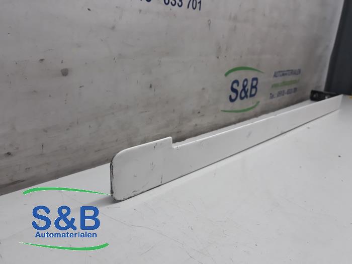 Skydd, diverse från en Volkswagen Caddy III (2KA,2KH,2CA,2CH) 1.6 TDI 16V 2011