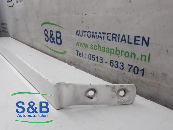 Skydd, diverse från en Volkswagen Caddy III (2KA,2KH,2CA,2CH) 1.6 TDI 16V 2011