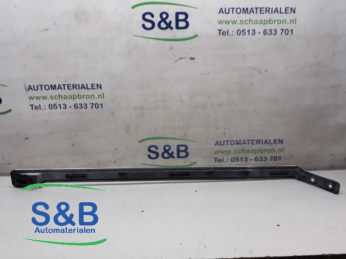 Skydd, diverse från en Volkswagen Caddy III (2KA,2KH,2CA,2CH) 1.6 TDI 16V 2011