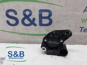 Begagnade Spänningsregulator Volkswagen Golf IV (1J1) Pris € 11,01 Inklusive moms erbjuds av Schaap & Bron