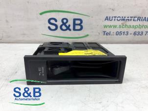 Gebruikte Multimedia aansluiting Volkswagen Golf VI (5K1) 1.6 TDI 16V Prijs € 48,00 Margeregeling aangeboden door Schaap & Bron