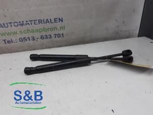 Begagnade Gasfjäder, motorhuv, vänster Mini Mini (F56) 1.5 12V Cooper Pris € 35,00 Marginaltabell erbjuds av Schaap & Bron