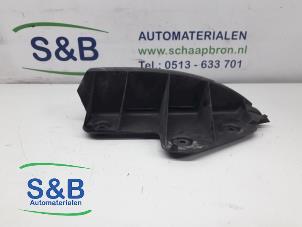 Używane Wspornik zderzaka prawy tyl Audi A3 (8P1) 1.9 TDI Cena € 8,00 Procedura marży oferowane przez Schaap & Bron