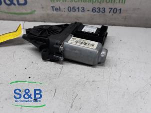 Begagnade Motor, dörrfönster Volkswagen Caddy III (2KA,2KH,2CA,2CH) 1.9 TDI Pris € 60,00 Marginaltabell erbjuds av Schaap & Bron