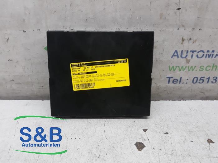 Dator , karosskontroll (BCM) från en Audi A4 Avant (B8) 2.0 TDI 16V 2012