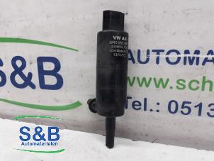 Gebruikte Koplampsproeier pomp Volkswagen Passat Variant (365) 1.6 TDI 16V Bluemotion Prijs € 25,00 Margeregeling aangeboden door Schaap & Bron