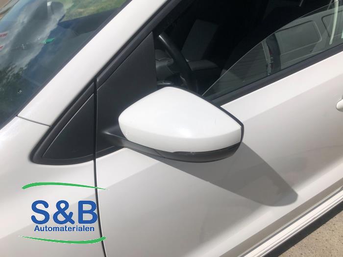 Buitenspiegel links van een Volkswagen Polo V (6R) 1.2 TDI 12V BlueMotion 2013