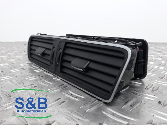 Luftmunstycke, instrumentbräda från en Volkswagen Passat Variant (365) 1.4 TSI 16V 2011