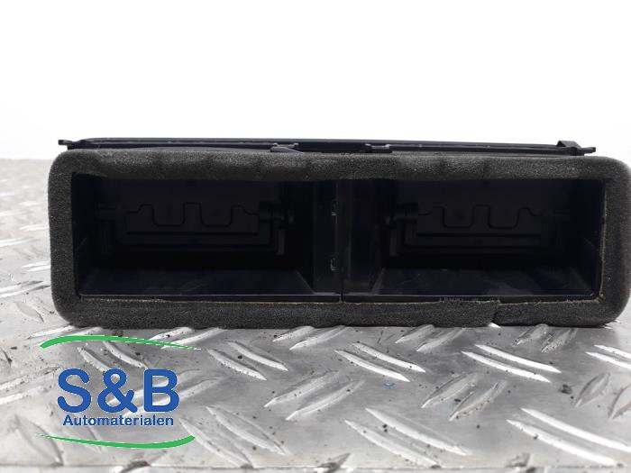 Luftmunstycke, instrumentbräda från en Volkswagen Passat Variant (365) 1.4 TSI 16V 2011