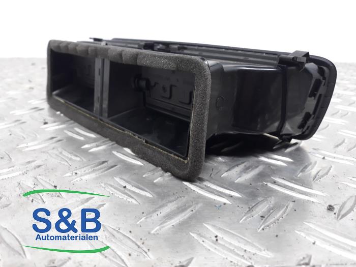 Luftmunstycke, instrumentbräda från en Volkswagen Passat Variant (365) 1.4 TSI 16V 2011