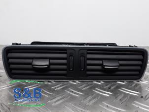 Begagnade Luftmunstycke, instrumentbräda Volkswagen Passat Variant (365) 1.4 TSI 16V Pris € 30,00 Marginaltabell erbjuds av Schaap & Bron