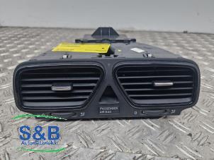 Gebruikte Luchtrooster Dashboard Volkswagen Scirocco (137/13AD) 1.4 TSI 122 16V Prijs € 30,00 Margeregeling aangeboden door Schaap & Bron