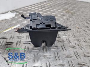 Gebruikte Achterklep Slotvanger Opel Insignia Grand Sport 1.6 Turbo 16V 200 Prijs € 20,00 Margeregeling aangeboden door Schaap & Bron