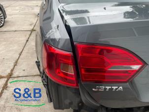 Begagnade Baklykta, vänster Volkswagen Jetta IV (162/16A) 1.6 TDI 16V Pris € 50,00 Marginaltabell erbjuds av Schaap & Bron