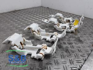 Begagnade Gångjärnssats Fiat Ducato (250) Pris € 150,00 Marginaltabell erbjuds av Schaap & Bron