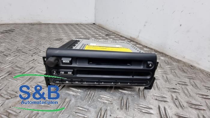 Radio/Cassette van een MINI Mini One/Cooper (R50) 1.6 16V Cooper 2004