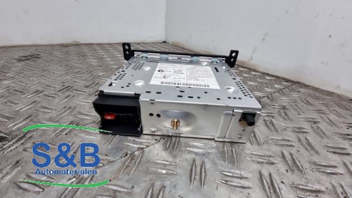 Radio/Cassette van een MINI Mini One/Cooper (R50) 1.6 16V Cooper 2004