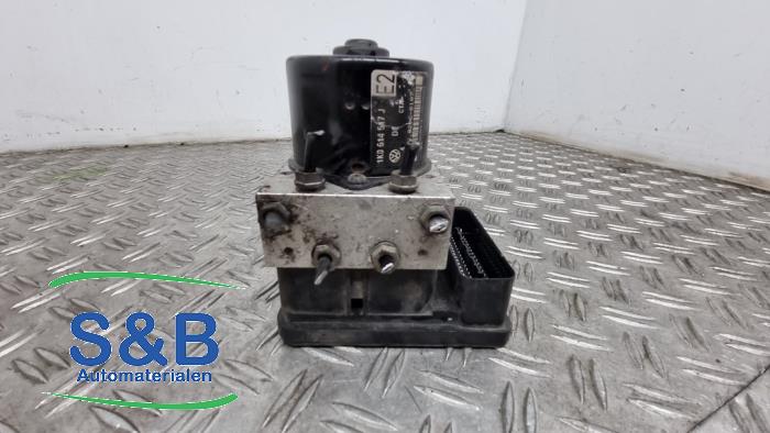 ABS-pump från en Volkswagen Golf V (1K1) 2.0 TFSI GTI 16V 2005