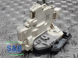 Używane Mechanizm blokady drzwi prawych tylnych wersja 4-drzwiowa Audi A3 Sportback (8VA/8VF) 1.4 TFSI 16V e-tron Cena € 40,00 Procedura marży oferowane przez Schaap & Bron