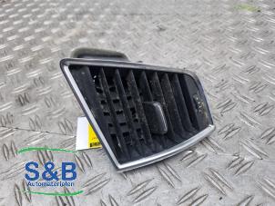 Begagnade Luftmunstycke, instrumentbräda Audi Q5 (8RB) 2.0 TFSI 16V Quattro Pris € 25,00 Marginaltabell erbjuds av Schaap & Bron