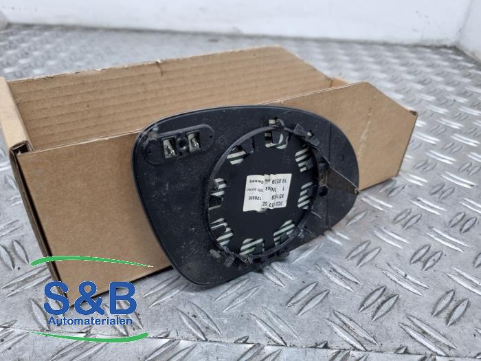 Spiegelglas links van een Volkswagen Golf V 4Motion (1K1) 1.9 TDI 2007