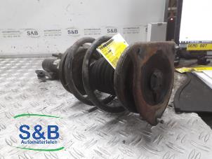 Gebruikte Veerpoot links-voor Mini Mini Cooper S (R53) 1.6 16V Prijs € 50,00 Margeregeling aangeboden door Schaap & Bron