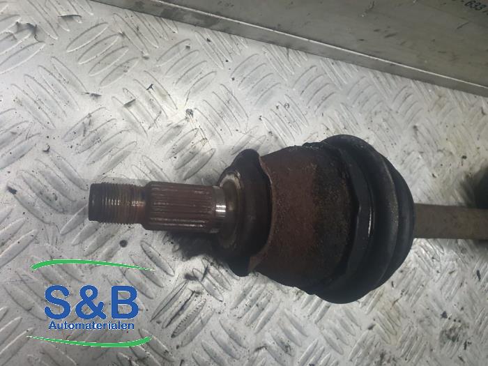 Drivaxel, vänster fram från en MINI Mini (R56) 1.6 16V Cooper S 2006