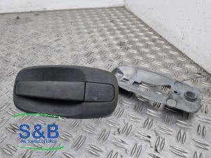 Begagnade Bakdörrhandtag, minibuss/van Renault Trafic New (FL) 2.5 dCi 16V 135 Pris € 30,00 Marginaltabell erbjuds av Schaap & Bron