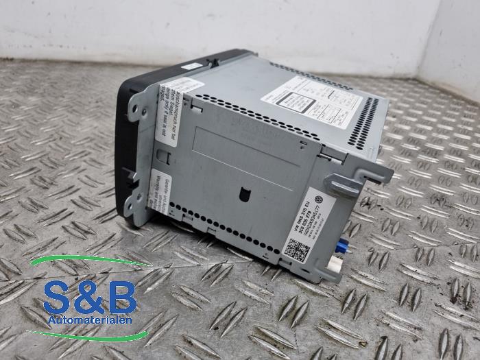 Radio från en Volkswagen Scirocco (137/13AD) 1.4 TSI 160 16V 2011